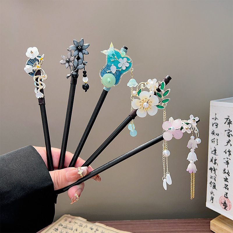 Tech Accessories Women - Klassischer Quasten-Haarstab, schwarzer Holz-Blumen-Perlen-Haarstab, chinesischer Hanfu-Haarschmuck,